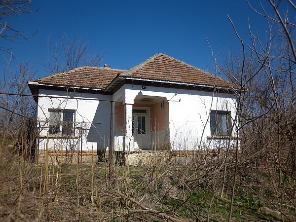 small-country-house-with-vast-yard-located-in-a-village-near-river-and-main-road
