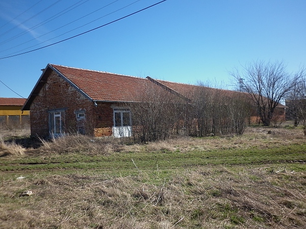 spacious-warehouse-situated-in-the-outskirts-of-a-village-next-to-major-international-road-40-km-from-vratsabulgaria