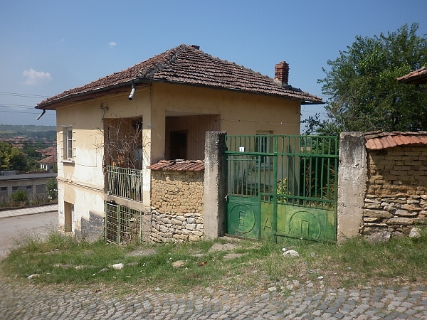 old-country-house-with-summer-kitchen-and-plot-of-land-situated-in-a-lively-village-10-km-away-from-vratsabulgaria