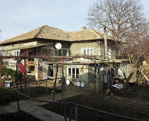 old-country-house-with-summer-kitchen-and-garage-situated-in-a-village-60-km-away-from-varnabulgaria