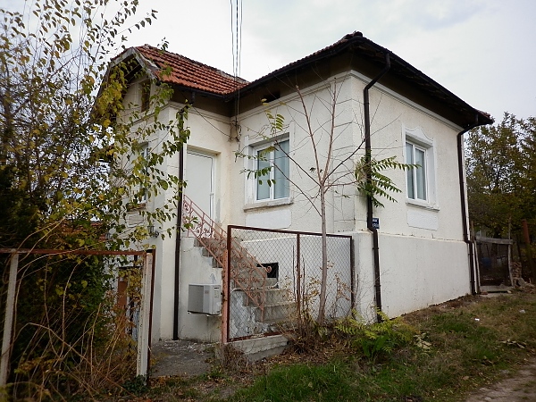 country-house-with-plot-of-land-situated-in-a-village-near-forest-and-hills-25-km-away-from-vratsa-bulgaria