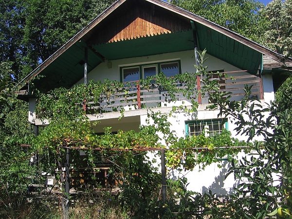 villa-with-plot-of-land-and-quiet-location-near-big-city-in-the-northwest-of-bulgaria
