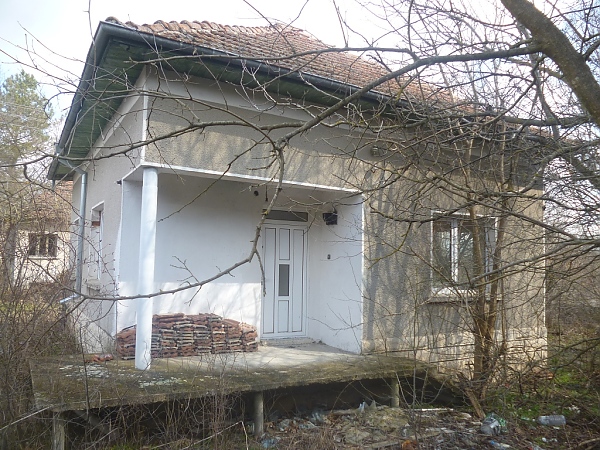 country-house-with-plot-of-land-and-quiet-location-in-the-countryside-40-km-north-of-vratsa-bulgaria