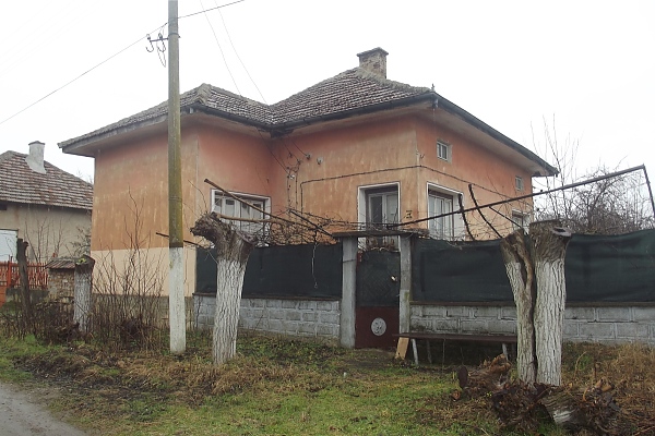 rural-house-with-annex-garage-and-plot-of-land-located-in-a-village-near-river-60-km-north-of-vratsa-bulgaria
