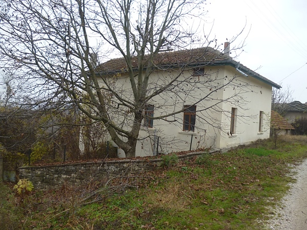 country-house-with-barn-small-annex-and-nice-views-situated-in-a-village-just-2-hours-away-from-sofia-international-airport