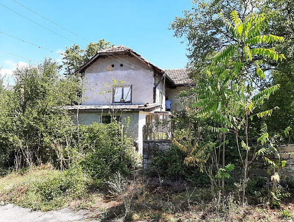 old-country-house-with-spacious-plot-of-land-and-additional-piece-of-regulated-land-situated-100-km-away-from-sofia-bulgaria