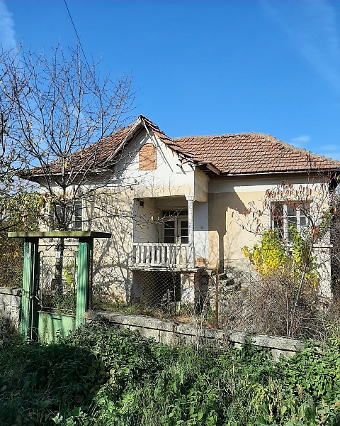 old-rural-property-with-quiet-setting-in-the-countryside-just-20-minutes-away-from-big-city-in-the-northwest-of-bulgaria
