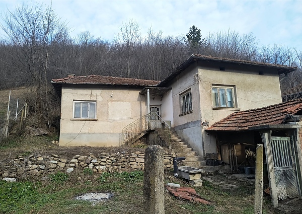 rural-property-with-nice-location-in-proximity-to-forest-and-small-river-20-km-away-from-the-city-of-montana-bulgaria