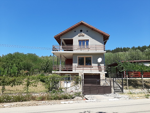 solid-villa-with-spacious-yard-and-great-views-situated-in-a-small-villa-zone-just-outside-small-town-20-km-away-from-vratsa-bul