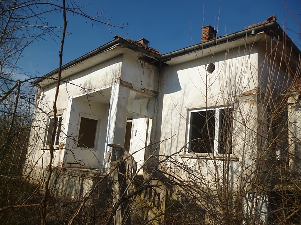old-rural-property-with-quiet-location-in-the-outskirts-of-a-big-village-near-river-60-km-north-of-vratsa-bulgaria