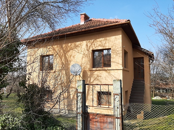 renovated-country-house-with-plot-of-land-and-quiet-location-situated-in-a-village-near-hills-forest-and-dam-45-km-northeast-of-