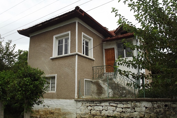 country-house-with-annex-barn-land-and-quiet-location-half-an-hour-away-from-two-big-cities-in-the-northwest-of-bulgaria