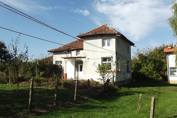 country-house-with-plot-of-land-and-good-location-situated-just-20-minutes-away-from-two-big-cities-in-the-northwest-of-bulgaria