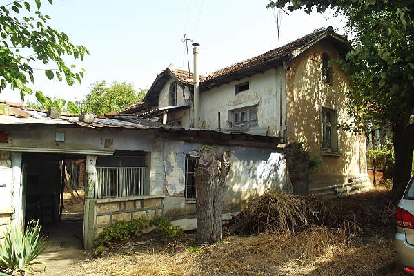 old-rural-property-with-spacious-yard-and-good-road-access-situated-25-km-away-from-vratsa-bulgaria