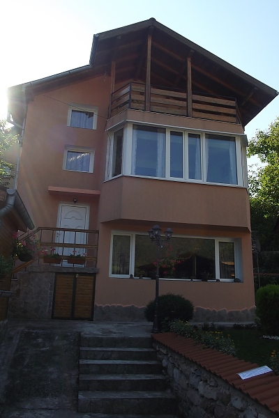 furnished-country-house-with-nice-views-situated-in-a-village-just-3-km-away-from-big-city-in-bulgaria