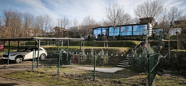 new-furnished-and-ready-for-living-villa-with-plot-of-land-quiet-location-and-great-panoramic-river-views-in-proximity-to-town-t
