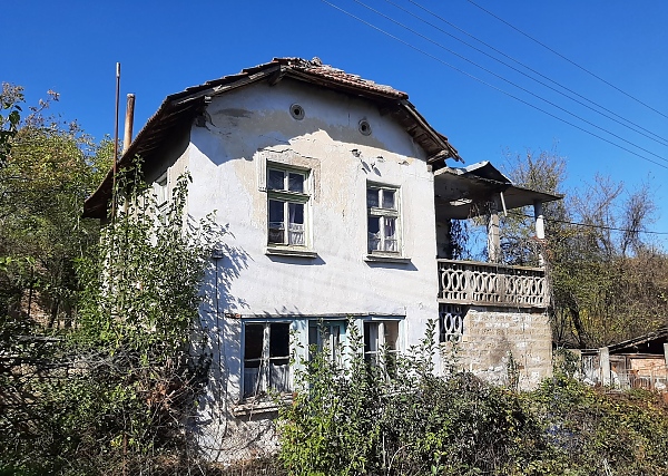 rural-property-with-house-big-barn-spacious-yard-and-quiet-location-100-km-away-from-sofia-bulgaria