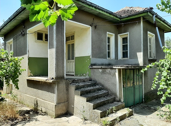 big-rural-property-with-nice-views-situated-in-a-lively-village-near-the-danube-river-65-km-northwest-of-pleven-bulgaria