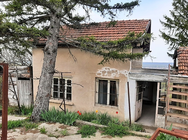 villa-with-plot-of-land-and-nice-views-situated-close-to-a-big-city-in-bulgaria