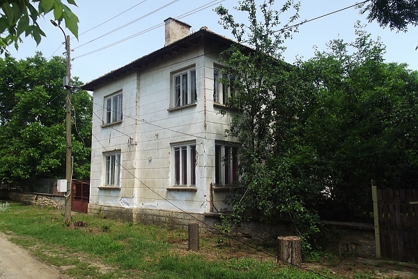 old-country-house-with-big-barn-and-plot-of-land-located-in-a-village-near-river-65-km-north-from-vratsa-bulgaria