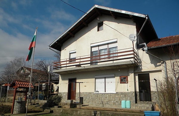 solid-country-house-with-summer-kitchen-garage-and-plot-of-land-situated-in-a-nice-village-10-km-away-from-lovechbulgaria