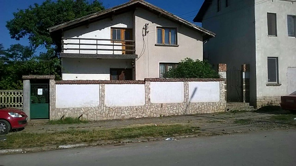 solid-country-house-with-annex-garage-and-plot-of-land-located-in-a-big-village-near-river-50-km-away-from-vratsabulgaria