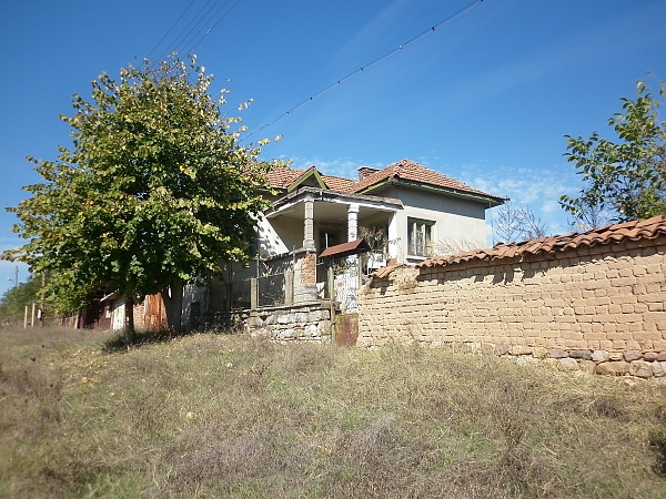 old-country-house-with-plot-of-land-and-nice-views-situated-in-a-village-near-river-25-km-away-from-vratsa-bulgaria