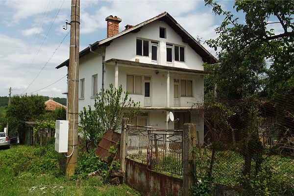big-rural-property-with-nice-views-and-orchard-located-in-the-mountains-90-km-away-from-sofia-bulgaria