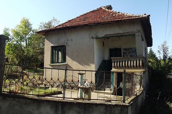 countryside-property-with-plot-of-land-located-in-a-quiet-village-near-hills-and-fields-50-km-away-from-vratsa-bulgaria
