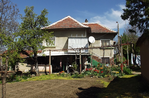 spacious-rural-property-with-well-maintained-plot-of-land-garage-and-outbuildings-situated-in-a-quiet-village-near-forest-hills-and-lake-40-km-away-from-vratsa-bulgaria