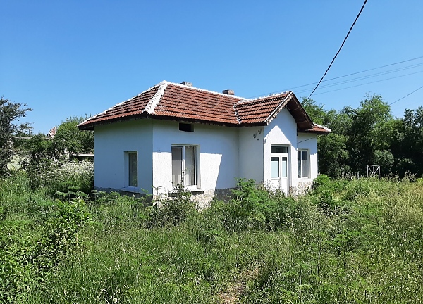 refurbished-rural-property-with-two-houses-and-land-up-for-rent