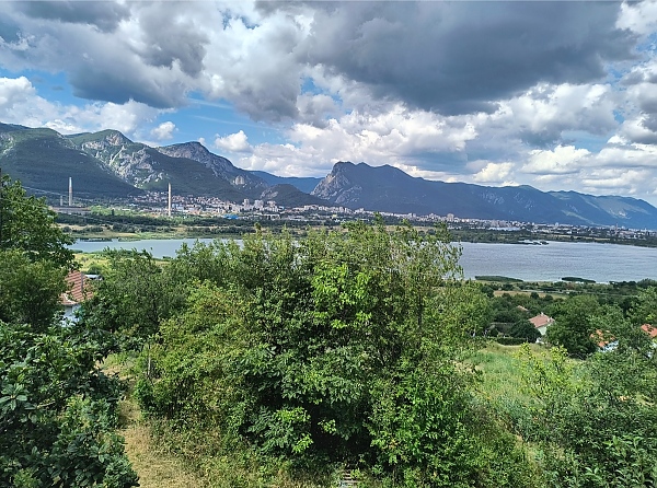partially-renovated-villa-with-plot-of-land-and-great-panoramic-views-situated-in-the-outskirts-of-a-big-city-less-than-two-hour