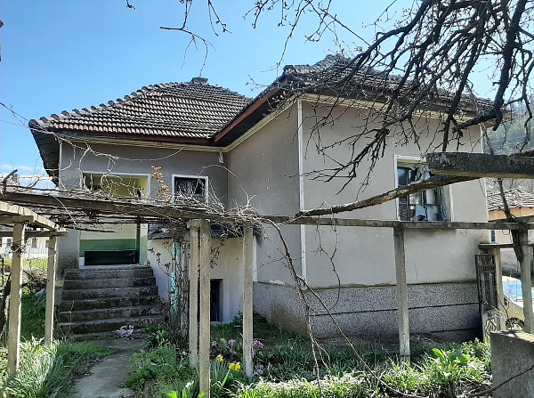 plot-of-land-with-two-houses-partial-river-view-and-quiet-location-50-km-away-from-big-city-in-bulgaria