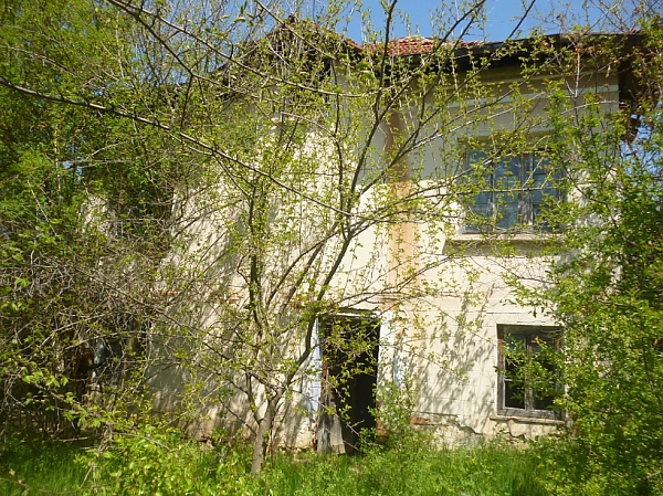 old-rural-property-with-plot-of-land-and-quiet-location-40-km-away-from-vratsa-bulgaria