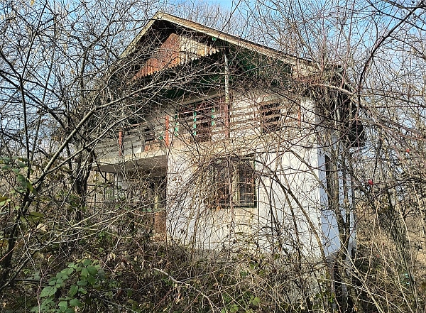 old-villa-with-plot-of-land-and-quiet-location-in-a-forest-area-close-to-big-city-in-the-northwest-of-bulgaria