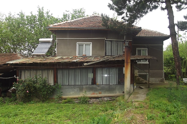 rural-house-with-garage-and-plot-of-land-situated-in-a-quiet-village-near-forest-hills-and-lake-40-km-north-of-vratsa-bulgaria