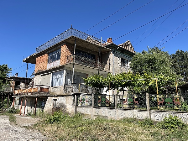 big-rural-property-with-garage-spacious-annex-and-vast-yard-situated-in-a-nice-village-near-river-55-km-north-of-vratsa-bulgaria