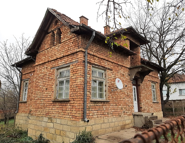 country-house-with-additional-building-two-barns-and-big-plot-of-land-situated-in-a-lively-village-near-river-65-km-north-of-vra