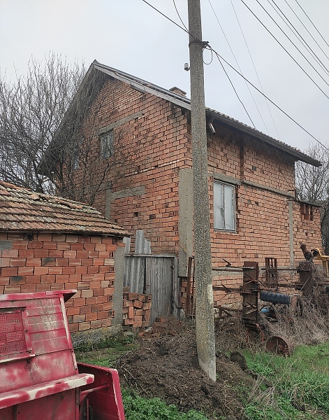 country-house-with-plot-of-land-located-in-a-quiet-village-near-international-road-40-km-away-from-pleven-bulgaria