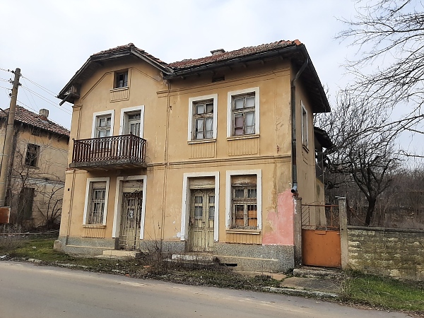 old-rural-house-with-barn-and-plot-of-land-located-in-proximity-to-small-river