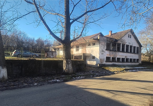 solid-old-bakery-with-good-road-access-and-lots-of-possibilities-for-further-development