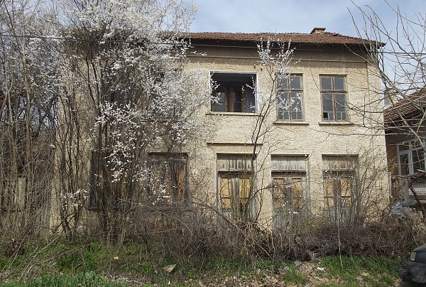country-house-with-plot-of-land-located-in-a-big-village-near-river-half-an-hour-away-from-ferry-crossing-into-romania