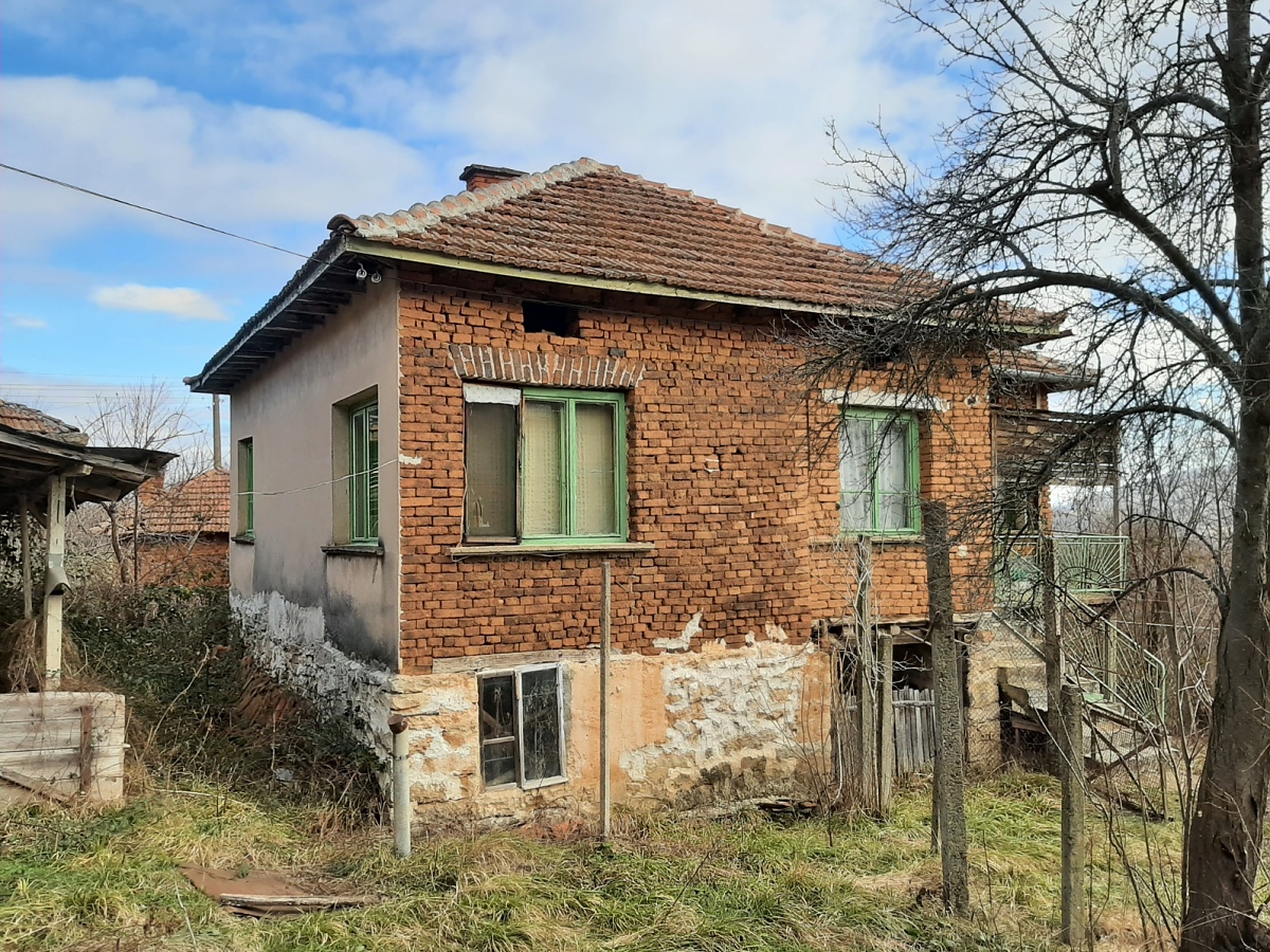 /rural-house-with-plot-of-land-located-in-a-mountain-village-30-km-away-from-montana-bulgaria/