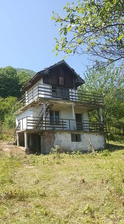 /old-villa-with-nice-views-and-vast-plot-of-land-located-just-a-few-kilometers-away-from-the-center-of-vratsa-bulgaria/