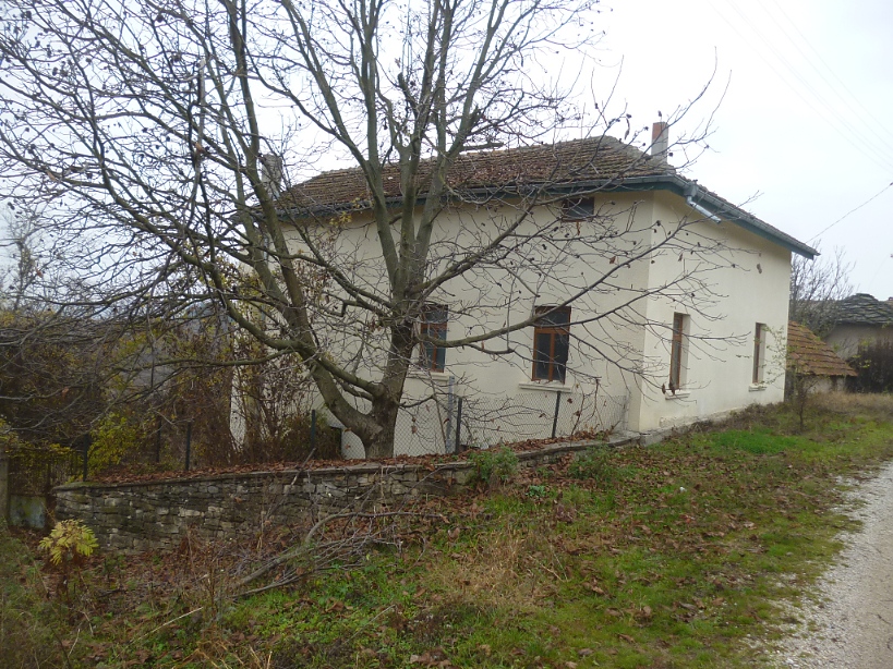 /country-house-with-barn-small-annex-and-nice-views-situated-in-a-village-just-2-hours-away-from-sofia-international-airport/