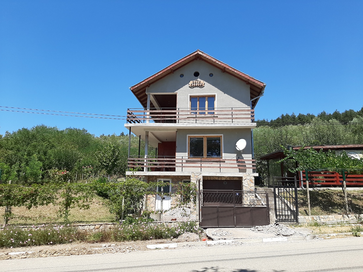 /solid-villa-with-spacious-yard-and-great-views-situated-in-a-small-villa-zone-just-outside-small-town-20-km-away-from-vratsa-bul/