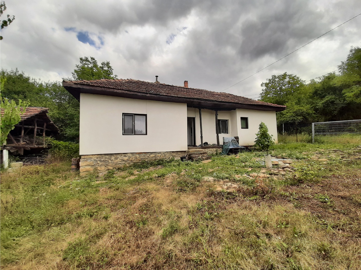 /ready-for-living-country-house-with-plot-of-land-situated-in-a-quiet-village-100-km-away-from-sofia-bulgaria/