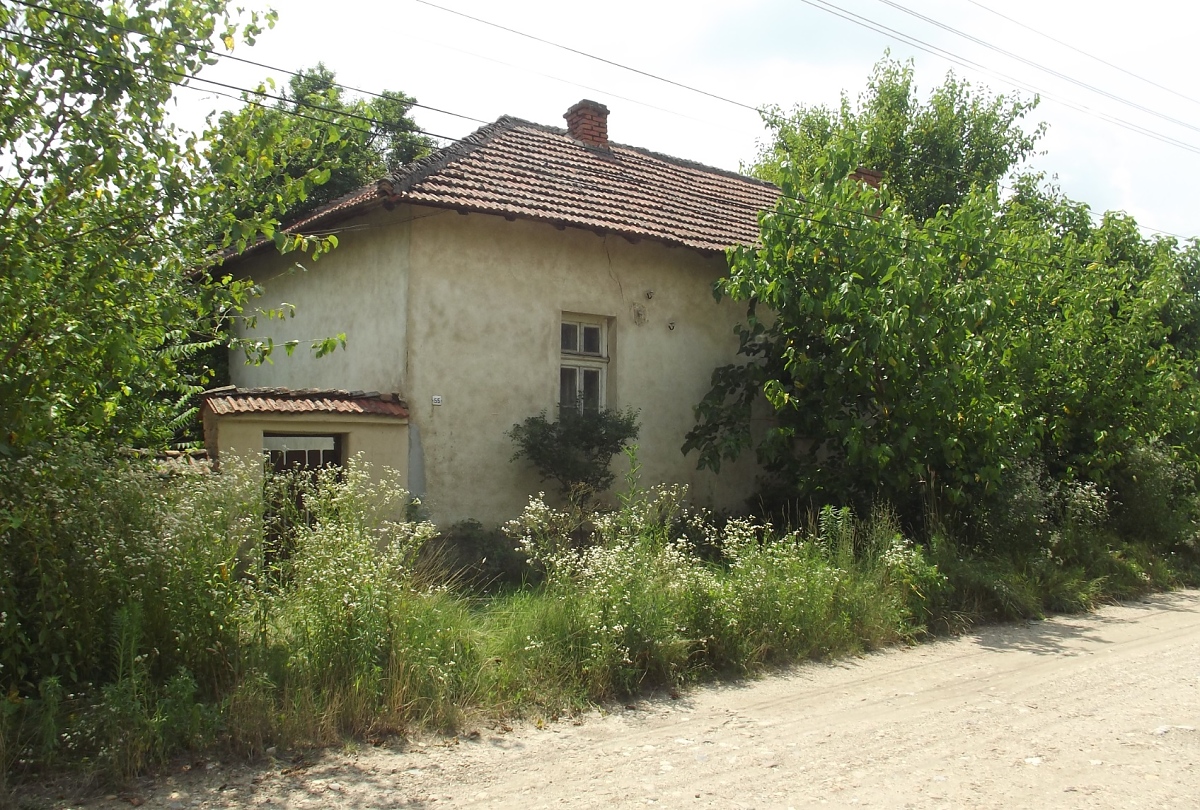 /rural-property-with-big-plot-of-land-located-in-a-village-50-km-north-o-vratsa-bulgaria/