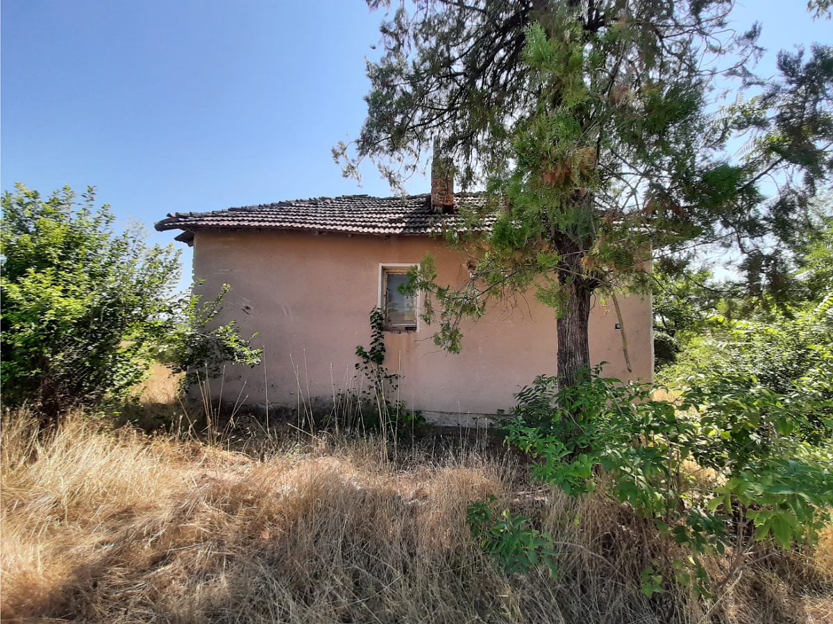 /old-country-house-with-yard-and-nice-views-situated-in-a-village-near-river-30-km-away-from-vratsa-bulgaria/