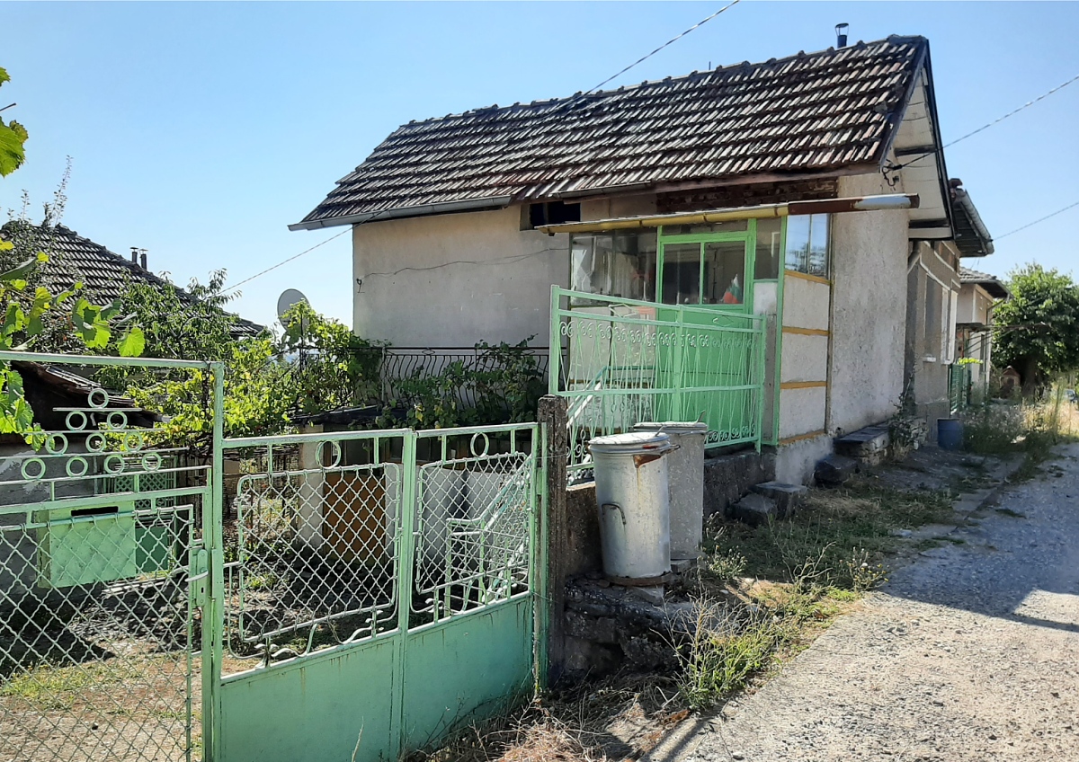/rural-property-with-two-houses-annex-and-quiet-location-in-a-village-up-in-the-mountains-just-one-hour-away-from-sofia-bulgaria/